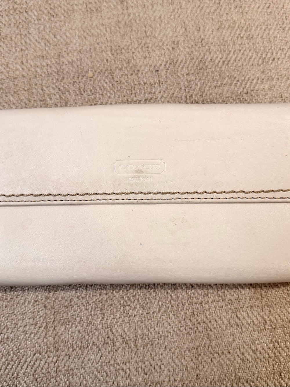 Coach White Leather Signature Turnlock Wallet – Brown Accent Detail - Picture 4 of 7
